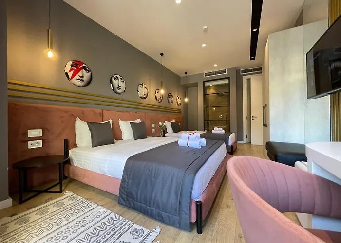 Retreat Apartments